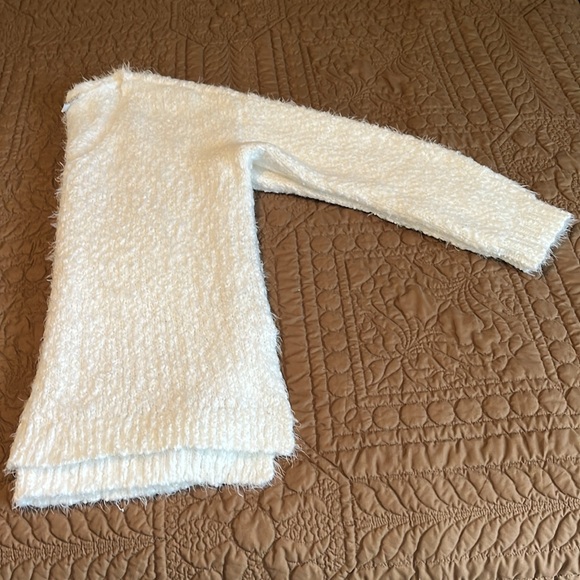 Beautiful Tribal Ivory Sweater - Picture 9 of 11